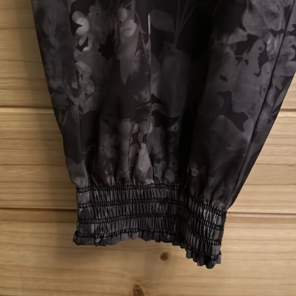 Athleta Size 10 Floral Grayscale Printed High Rise Savannah Jogger - Picture 6 of 13